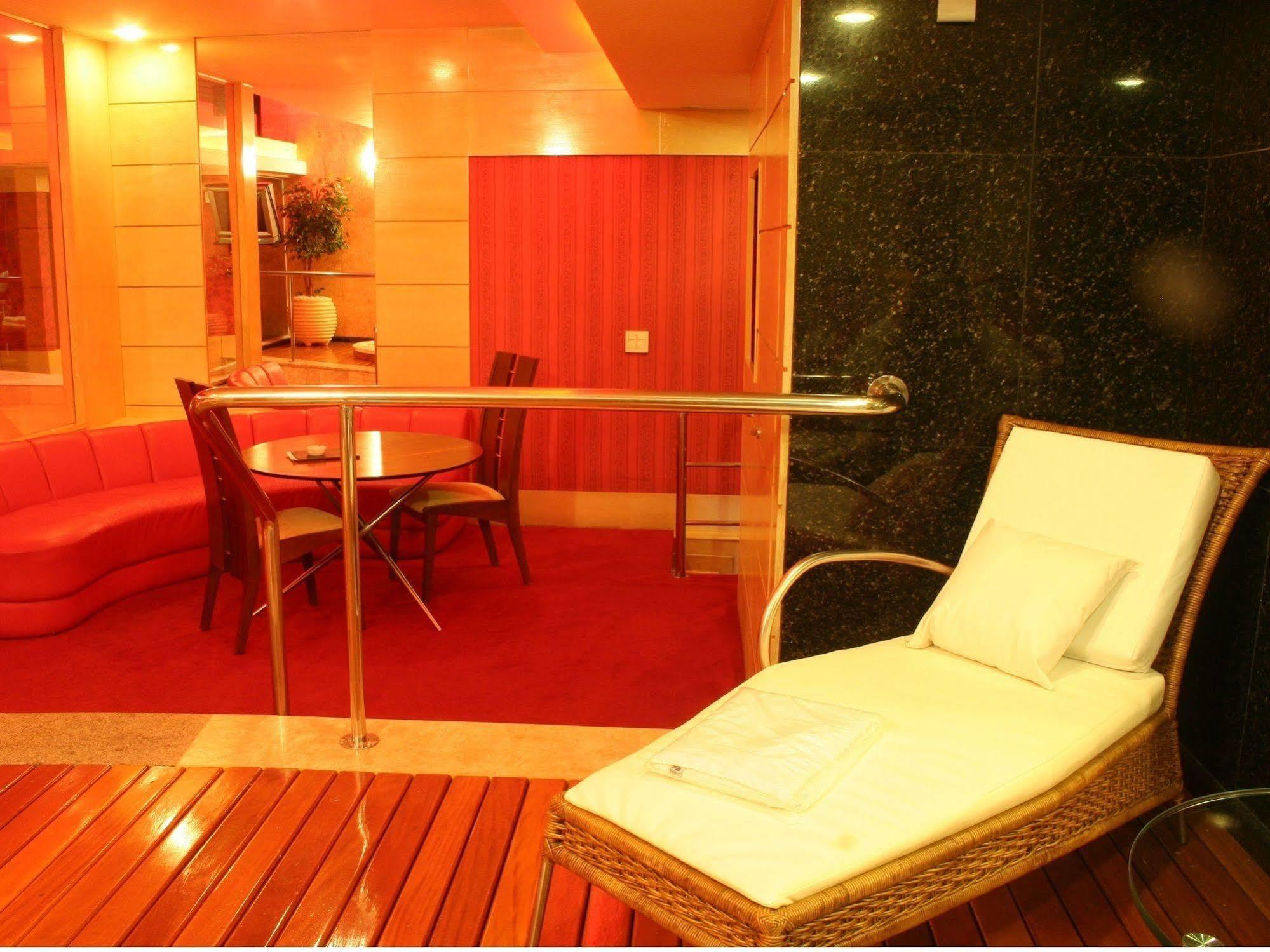 Love hotel Sunny (adults Only)